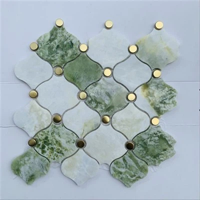 الزمرد الأخضر مع بلاط الفسيفساء الرخامي Bianco Carrara Basketweave
